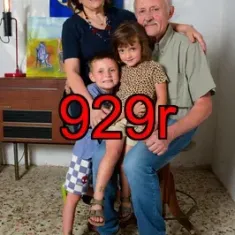 929r